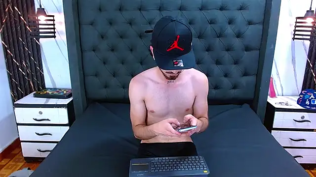 Lucas_Knight webcam