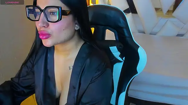 soffy_foxxy live cam on StripChat