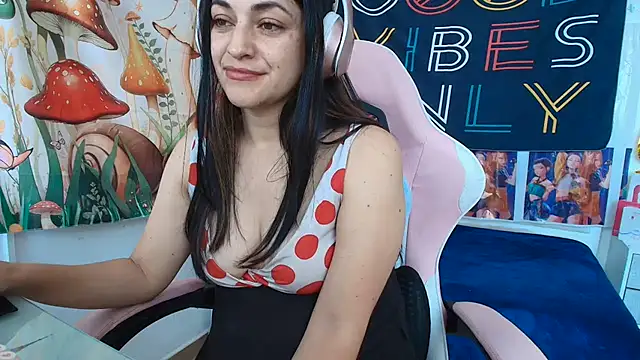 LovelyAzucena webcam
