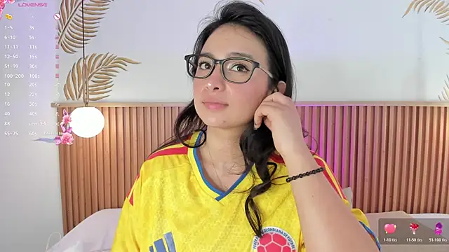 Valleriie_ live cam on StripChat