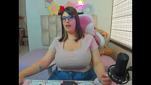 queenalexxa111 - Queenalexxa111's free webcam - UK Sex Cams