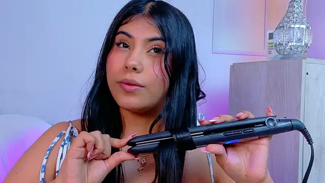 VioletBloomm webcam