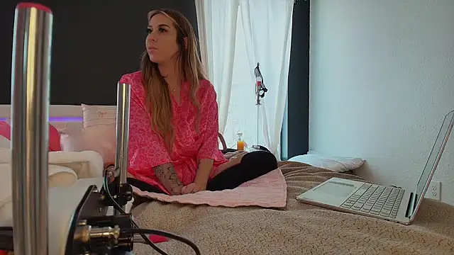 laurenlotus webcam