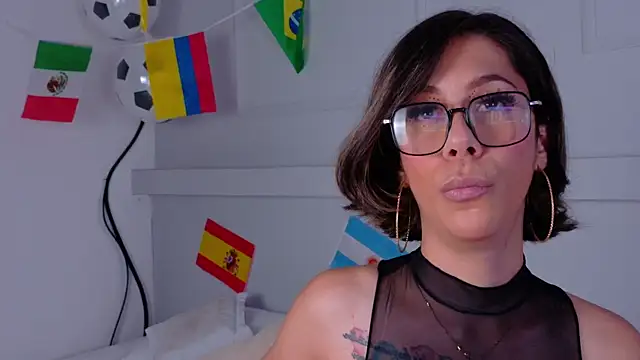 ZoeyPetit live cam on StripChat