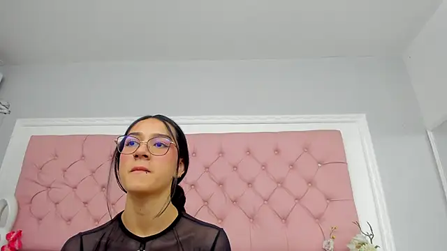 SarahDoll__ webcam