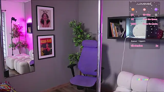 Millie_Volturi webcam