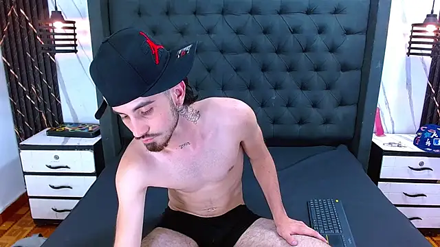 Lucas_Knight webcam