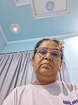 Priya-696 webcam