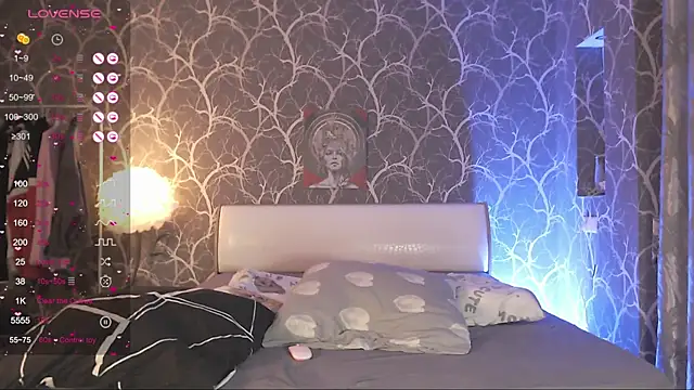 MiaMiaMeow webcam