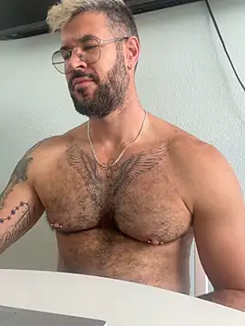 mrbighairychest live sex cam
