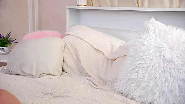 SunnivaCovil live sex cam