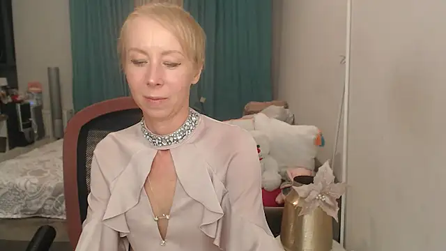 LuxuryNika webcam