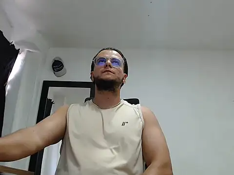 cloudsxxx - Cloudsxxx's free webcam - UK Sex Cams
