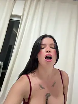 Rafaellaz live cam on StripChat