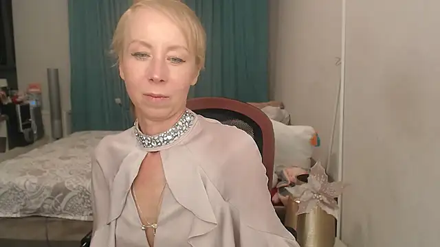 LuxuryNika webcam