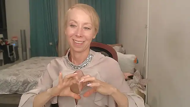 LuxuryNika webcam