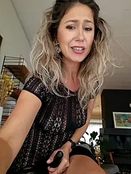 CelynaRoss webcam