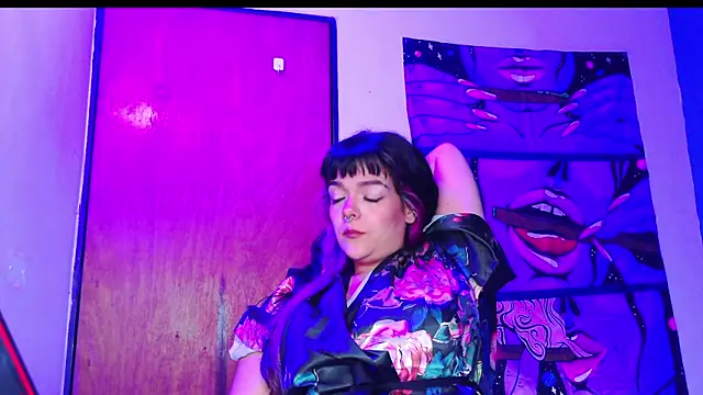 purple_em69 live cam on StripChat