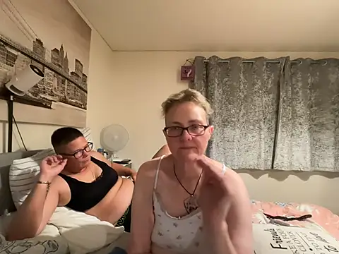 Curvy-Jinx webcam