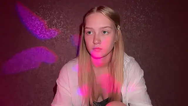 blondegirl2026 webcam