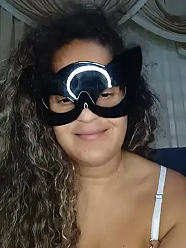 RaphinhaSanches live cam on StripChat
