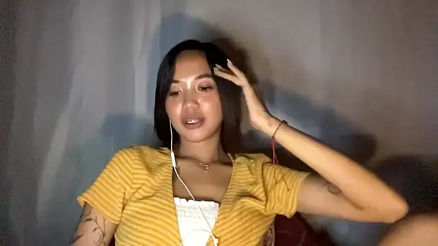 MoraChevez live cam on StripChat