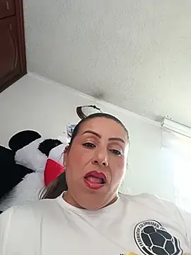 maynor_1998 live cam on StripChat