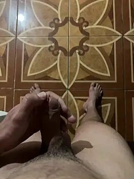 Roinuj098 webcam