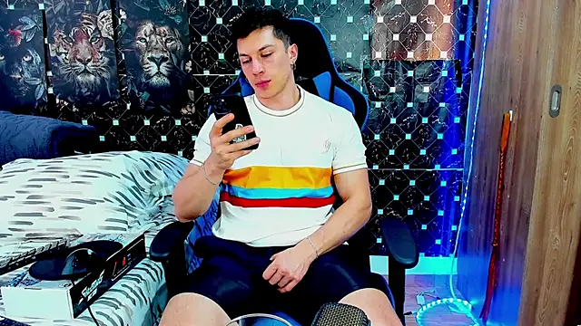 javiersexymann live cam on StripChat