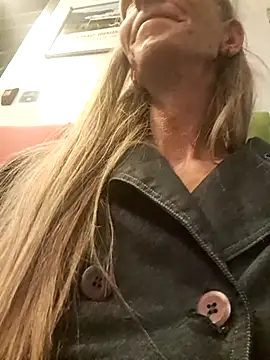 Cheryl_F live cam on StripChat