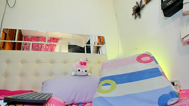 MiaEvans0 webcam