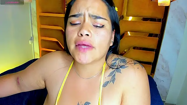 Violett_Cinnamon webcam