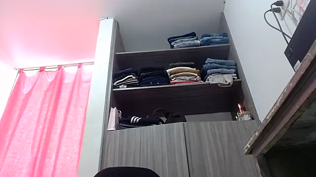 nicolle_milf1978 webcam