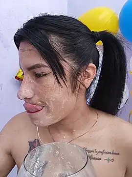laurahotdirty webcam