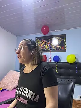 kaylaMinov_ webcam