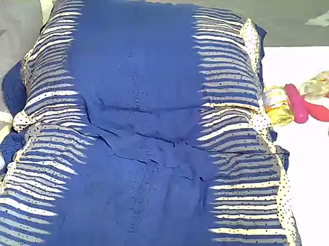 Pearl_petite webcam