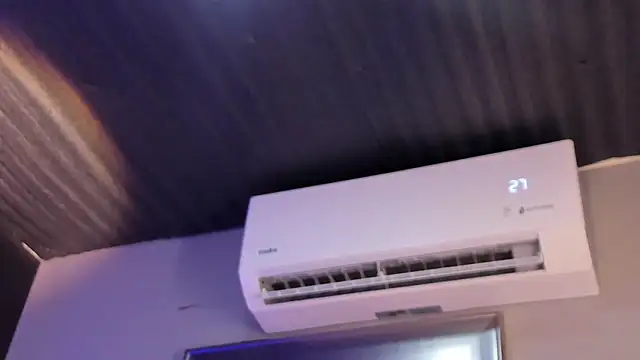 AmmyJones_ webcam