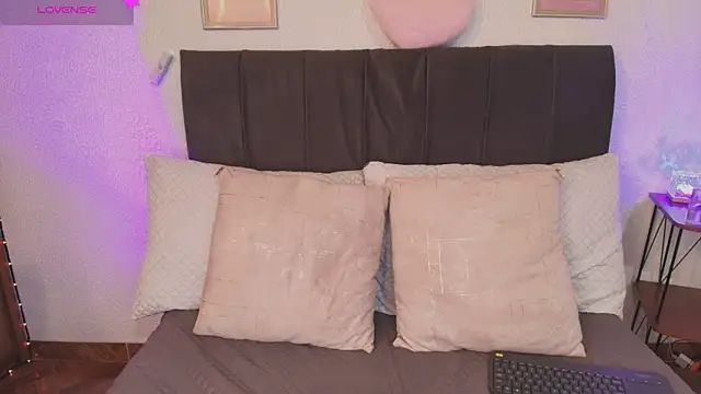 samm_curvy - Samm_curvy's free webcam - UK Sex Cams
