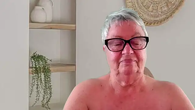 Mystery-Grandmother webcam