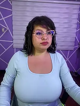 MiiaaJoness webcam