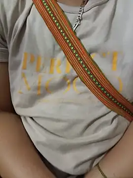 tuyet-nhi webcam