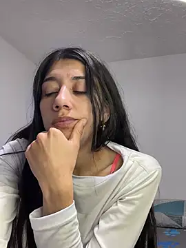 KiraKayLeiigh webcam