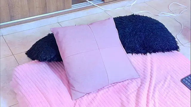 Victoria_Rous webcam