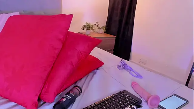 Naomi_Doll_ webcam