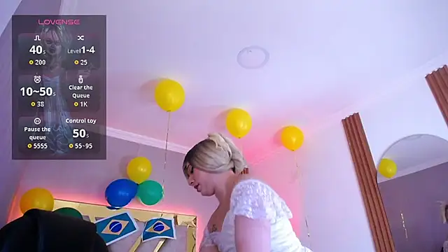 Tiffany_Valentiine webcam