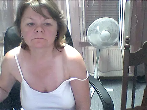 MoonLady40 webcam