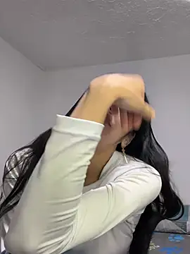 KiraKayLeiigh webcam