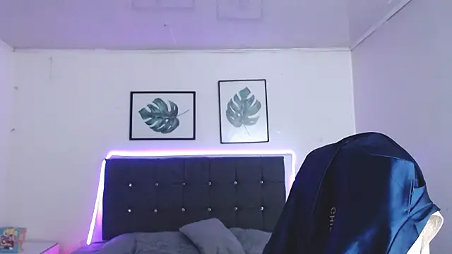 selena_yourmilf webcam