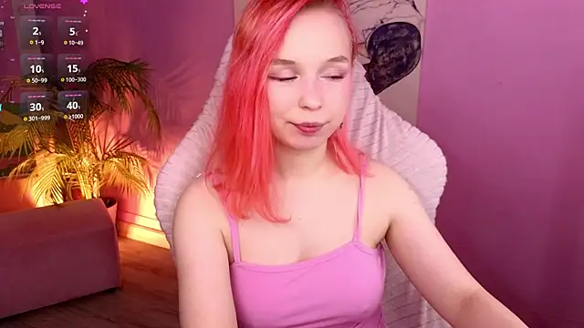 NaomiYoru webcam
