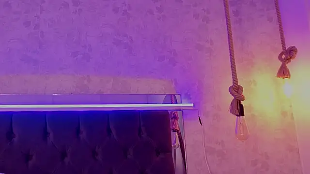 chloe_bronze webcam